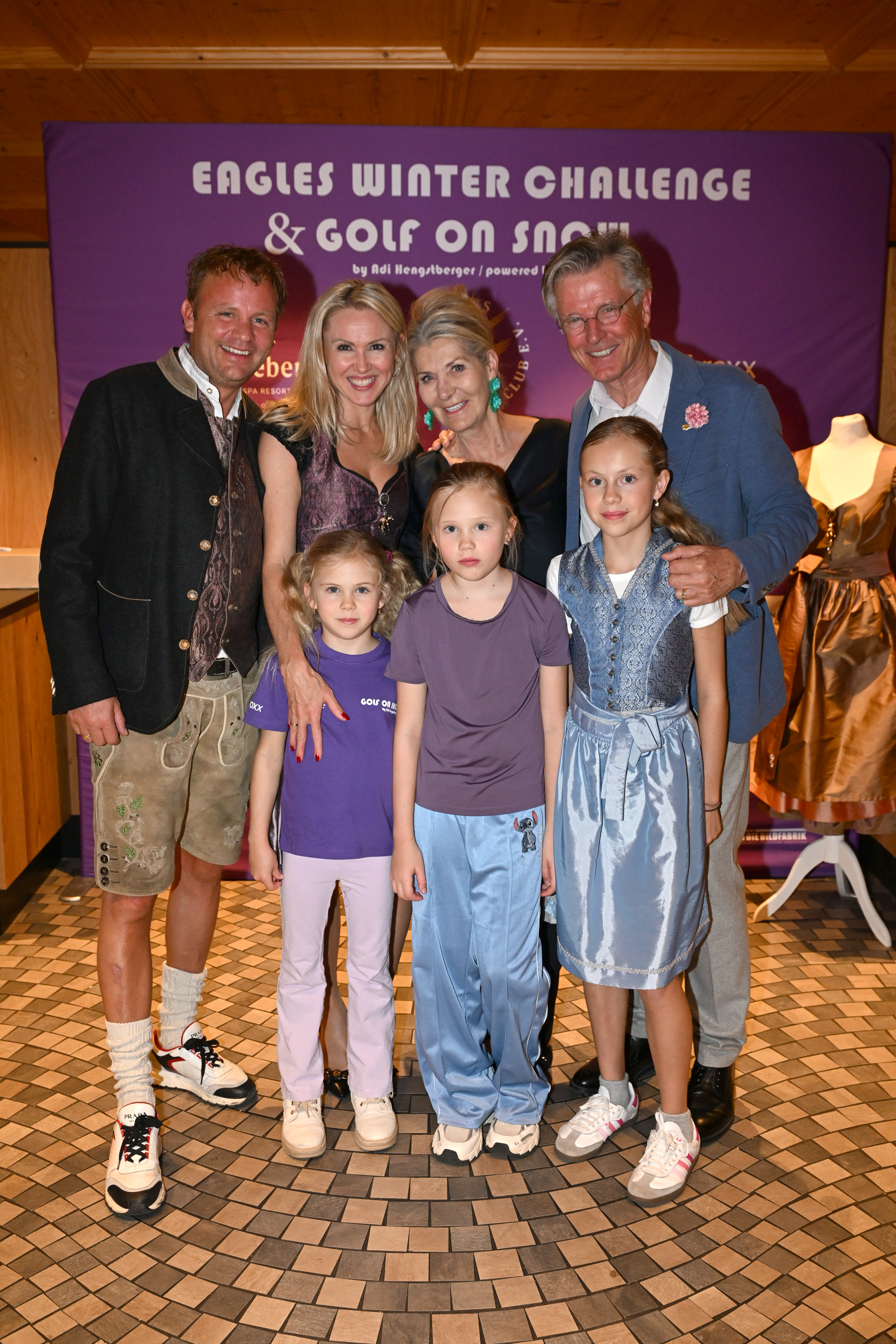 Andreas & Olga Kruselburger mit ihren drei Töchtern, Christine Mayn & Nick Wilder