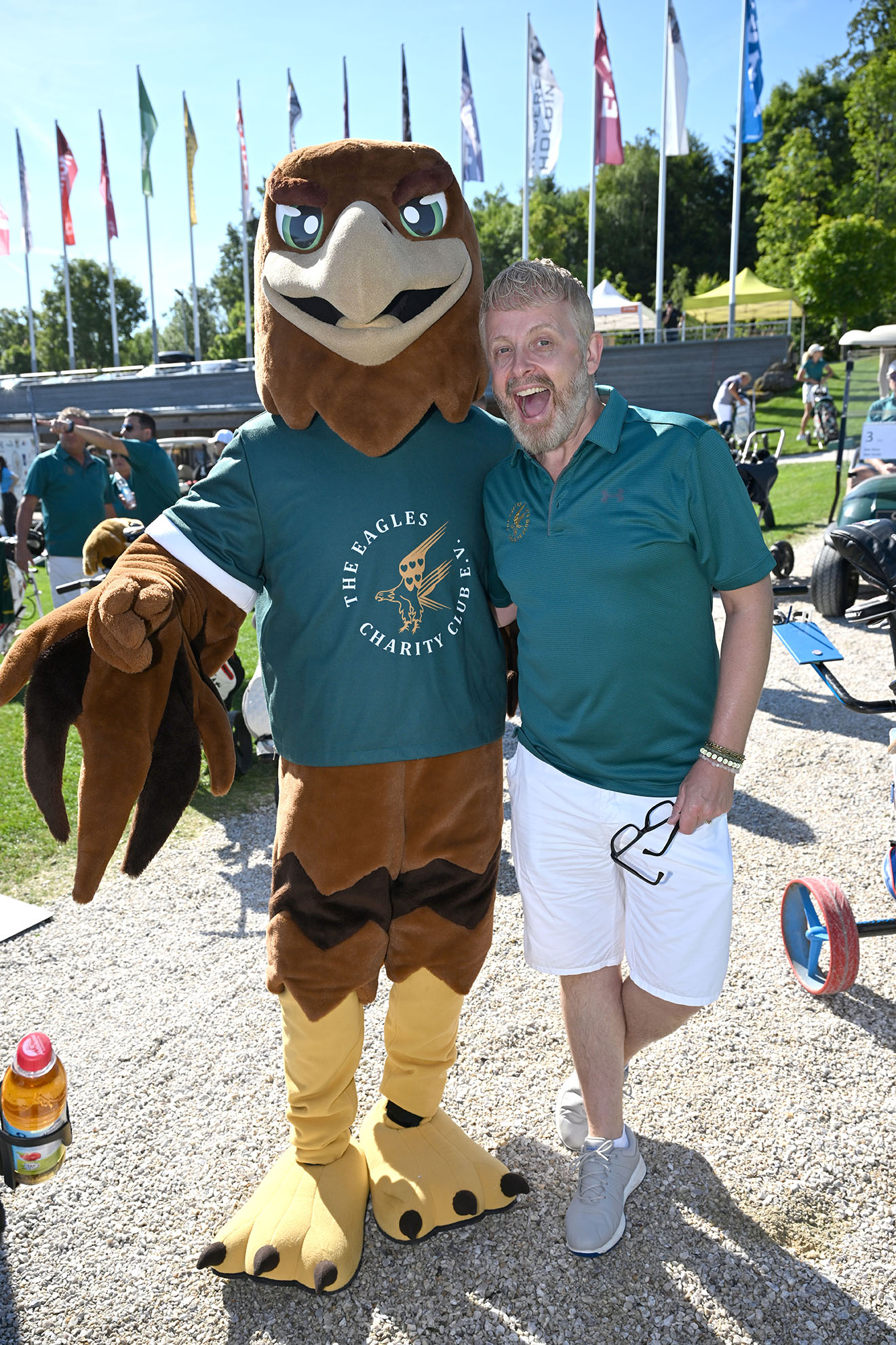 Maskottchen "Fleschi" mit Ross Antony